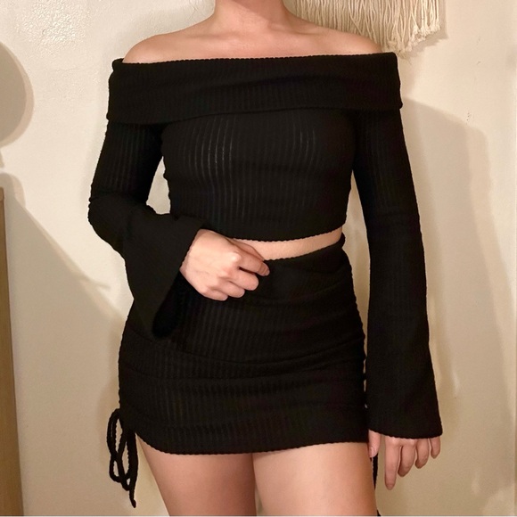 Black Ribbed Off-Shoulder Mini Skirt Set - Picture 2 of 3